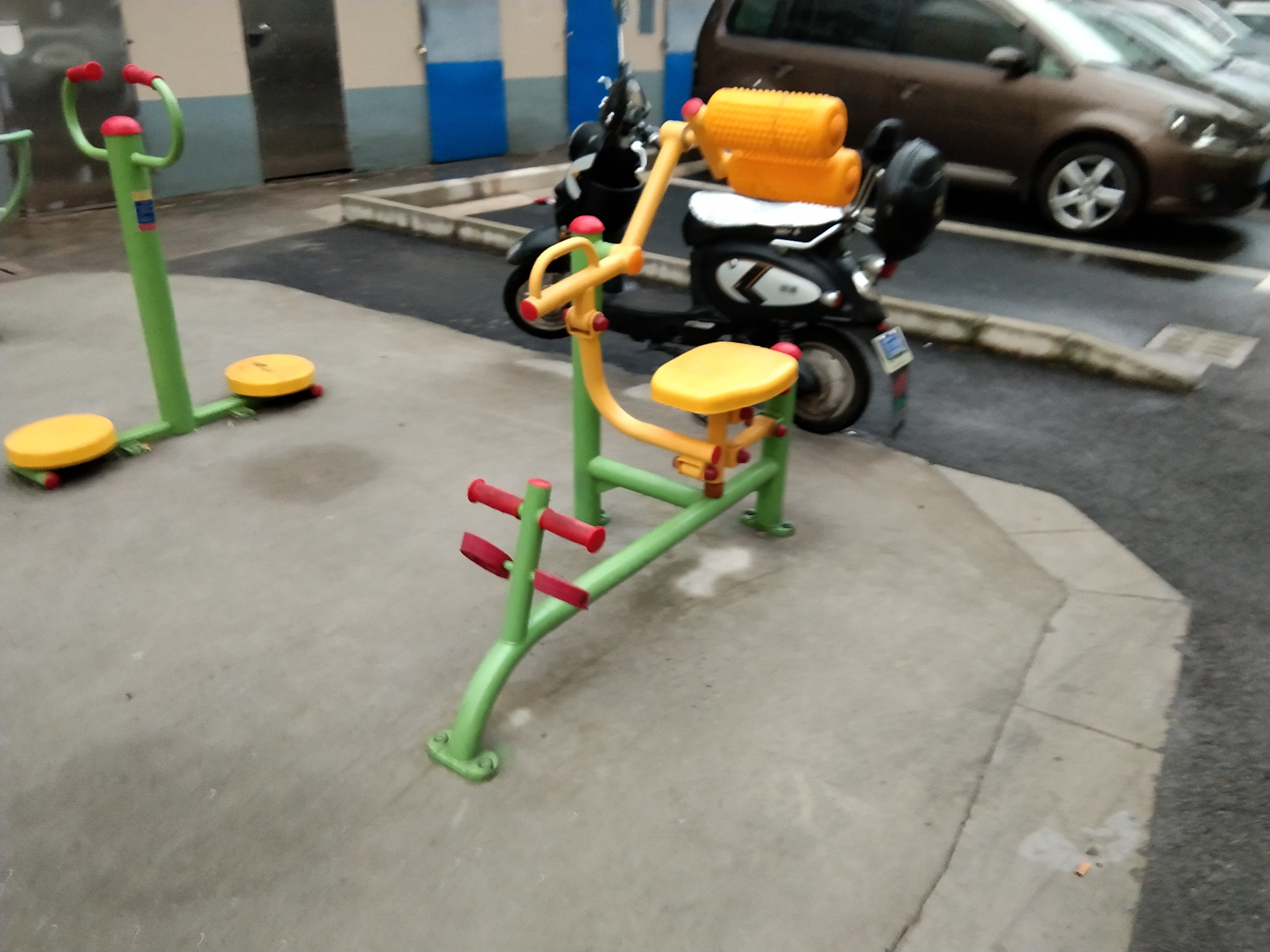腹背鍛煉器