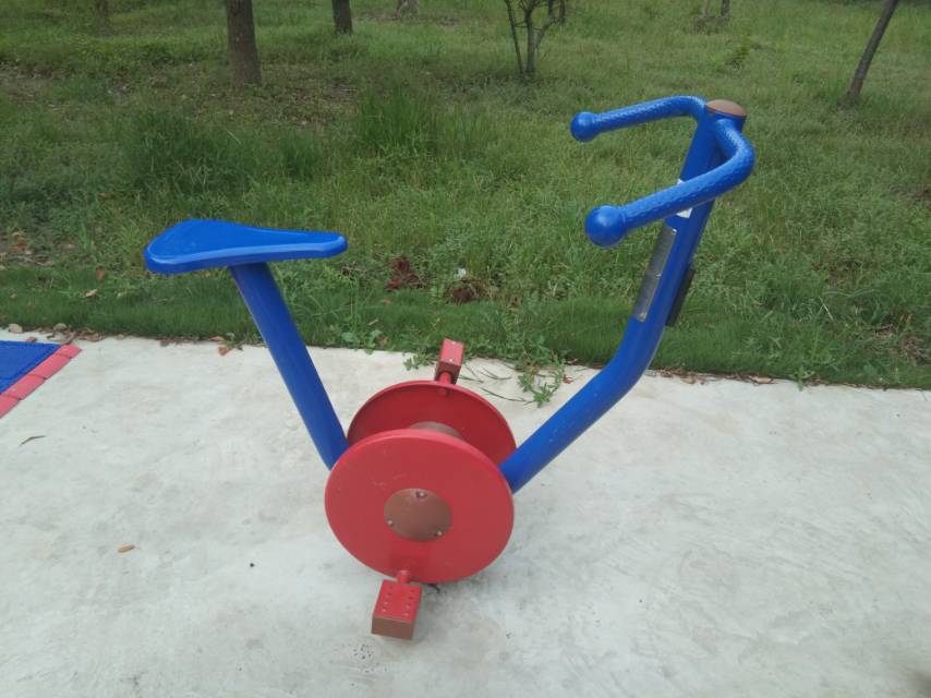 直立健身車