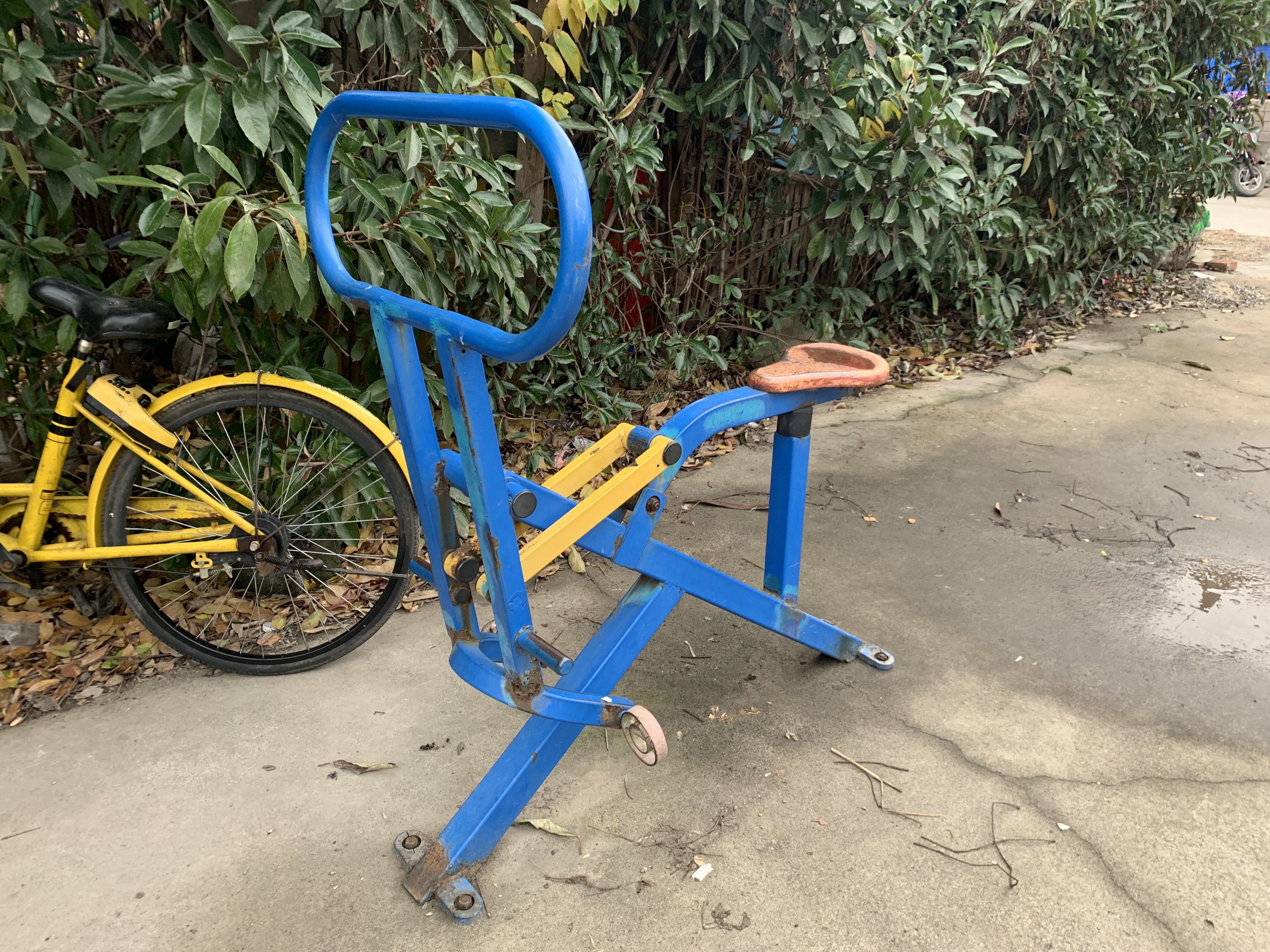 斜躺健身車