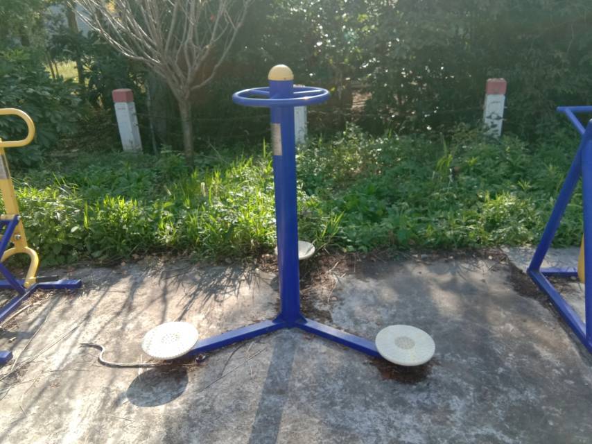 三位扭腰器