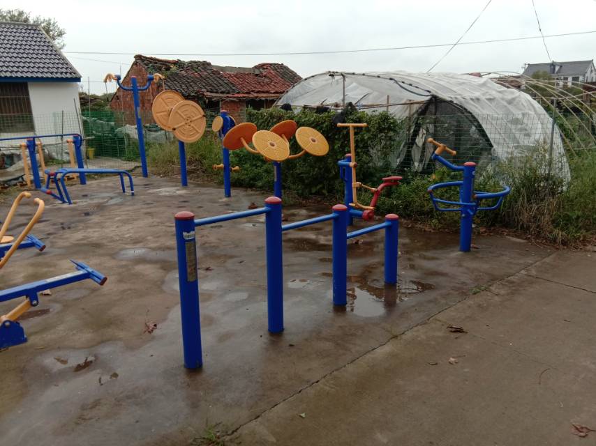 堡鎮(zhèn)桃源村江邊9隊健身點