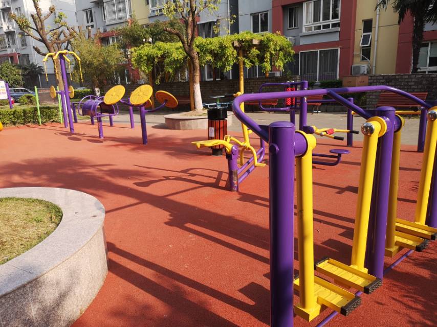 六里村六里新家園東側(cè)健身點
