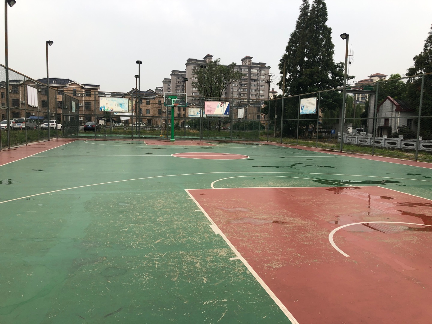 徐涇鎮(zhèn)振新佳苑市民公共運(yùn)動場
