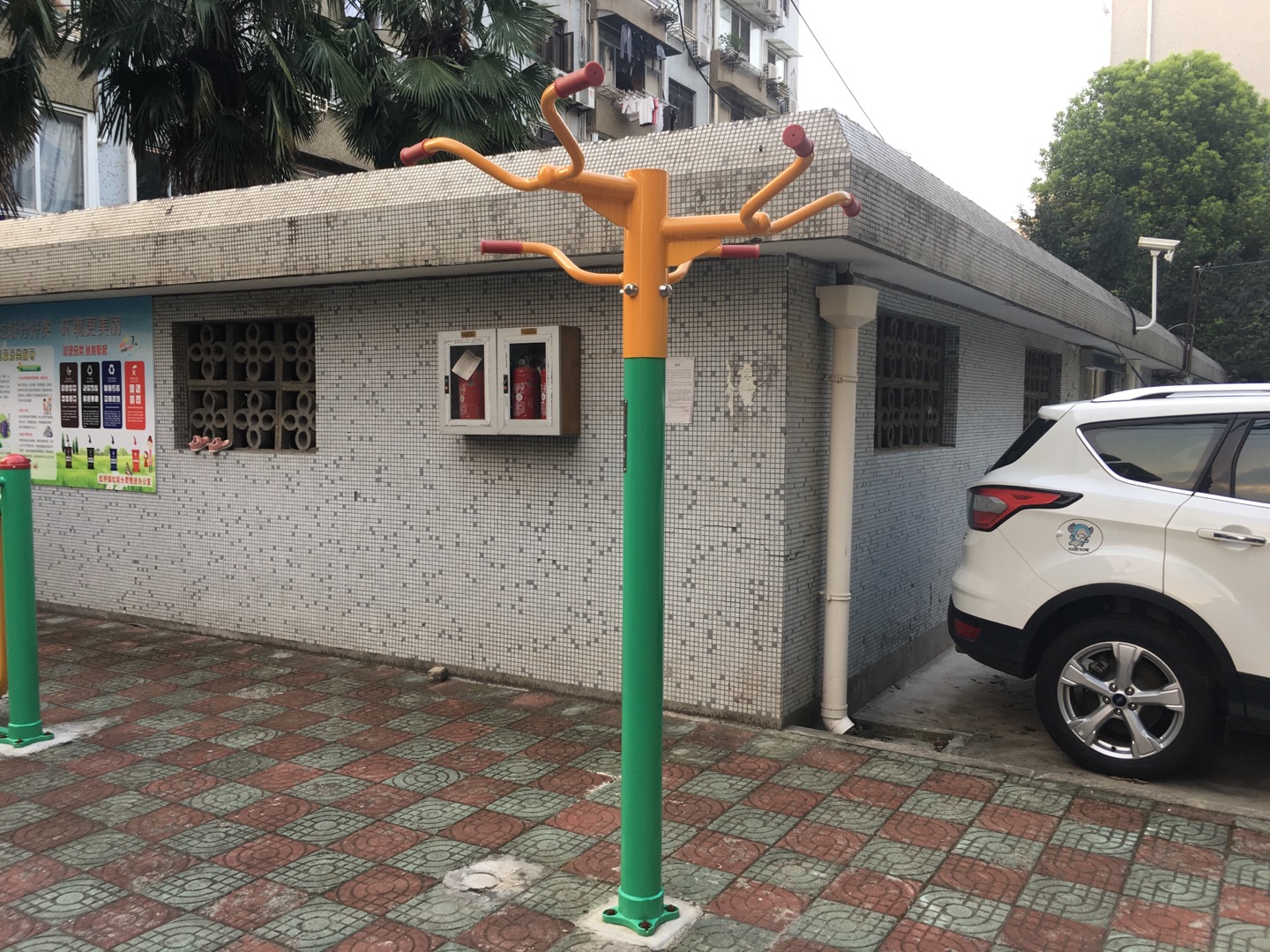 三位引體器