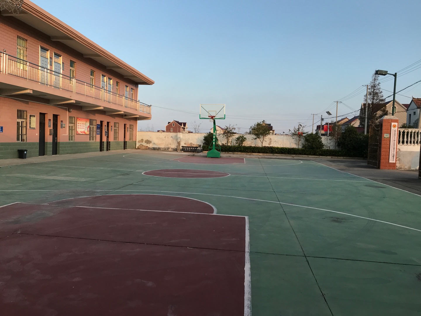 長征村籃球場(chǎng)