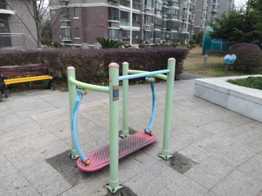 晃板健身器
