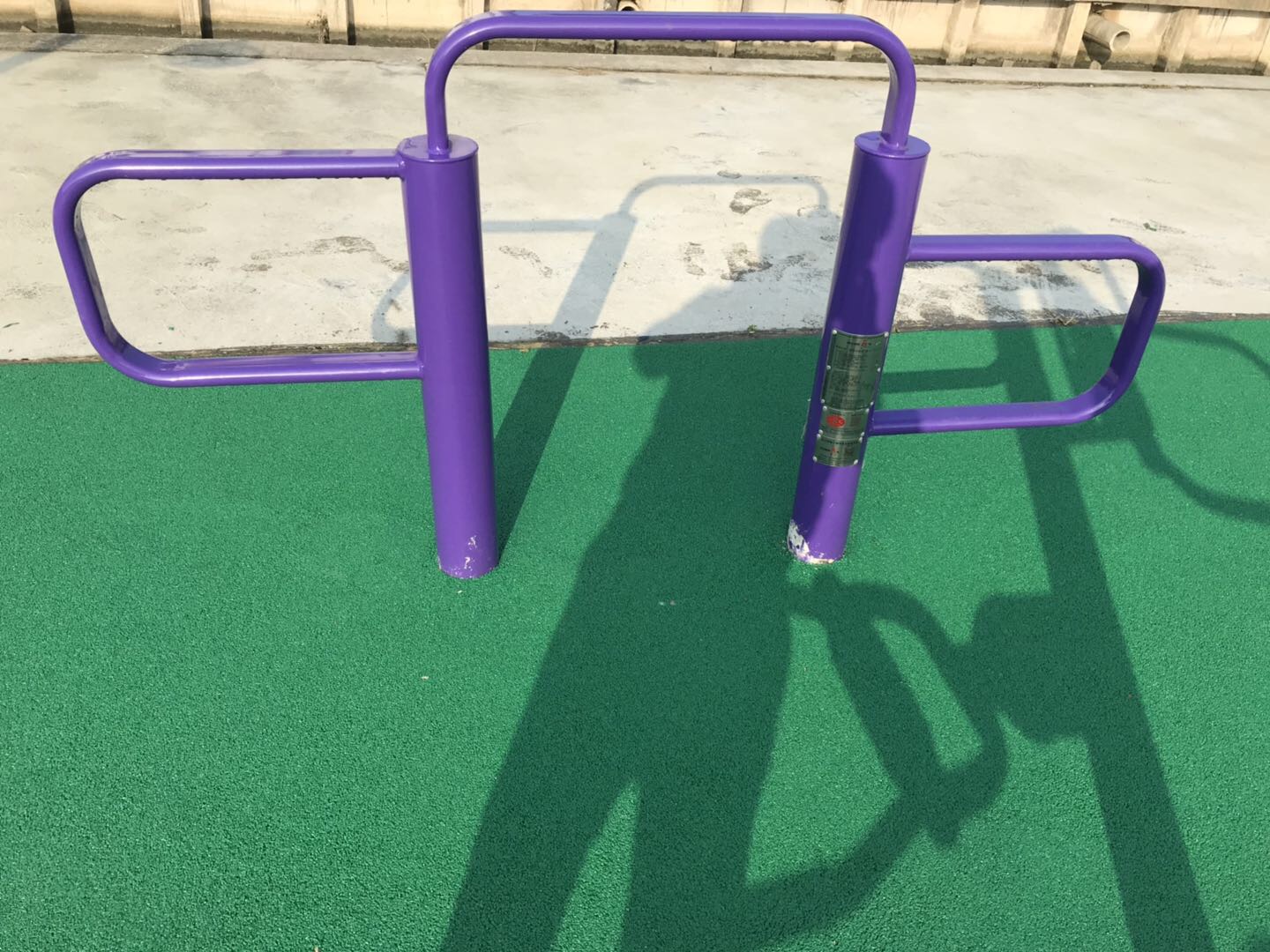彈振壓腿器