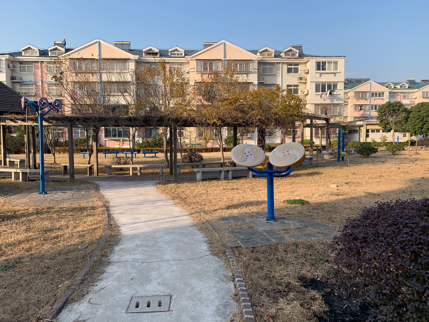立新路80弄231號(hào)西側(cè)市民健身點(diǎn)