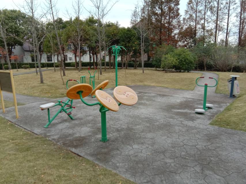 七灶村七隊(duì)車站健身點(diǎn)