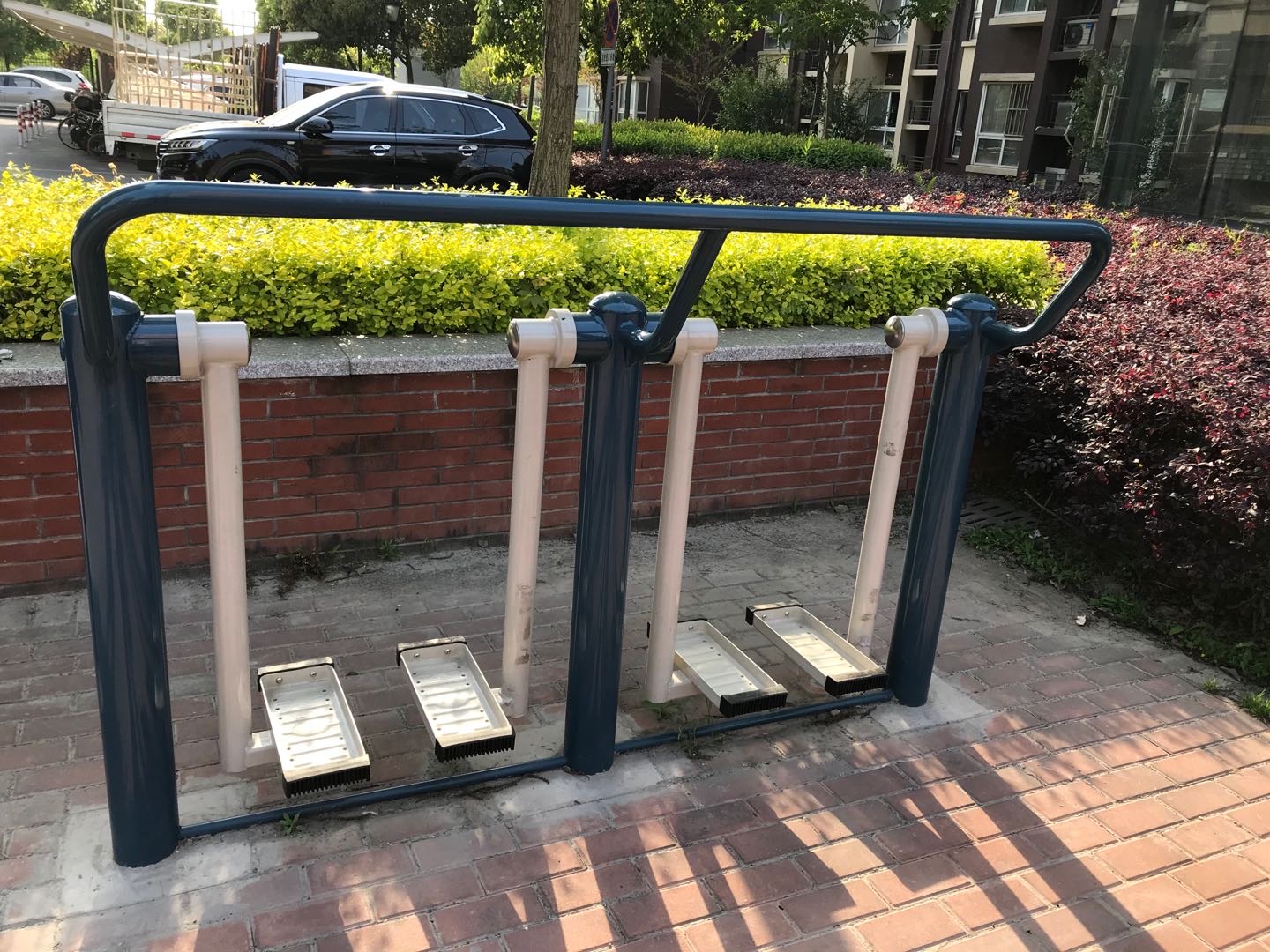 二位太空漫步機(jī)