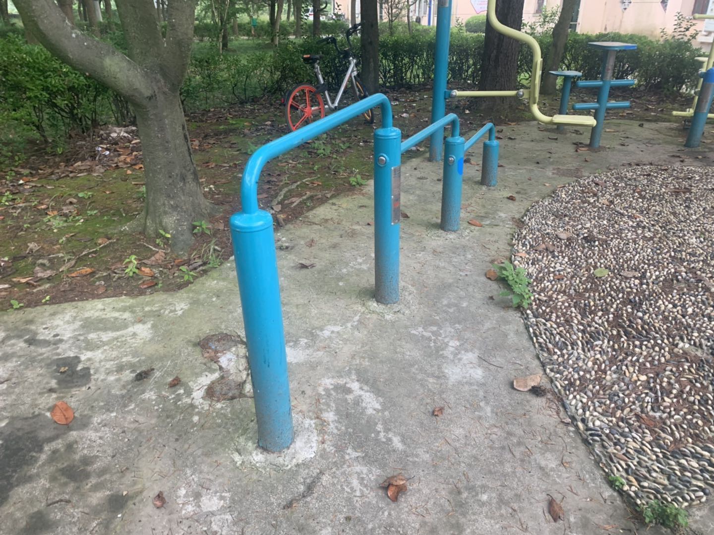 彈震壓腿器