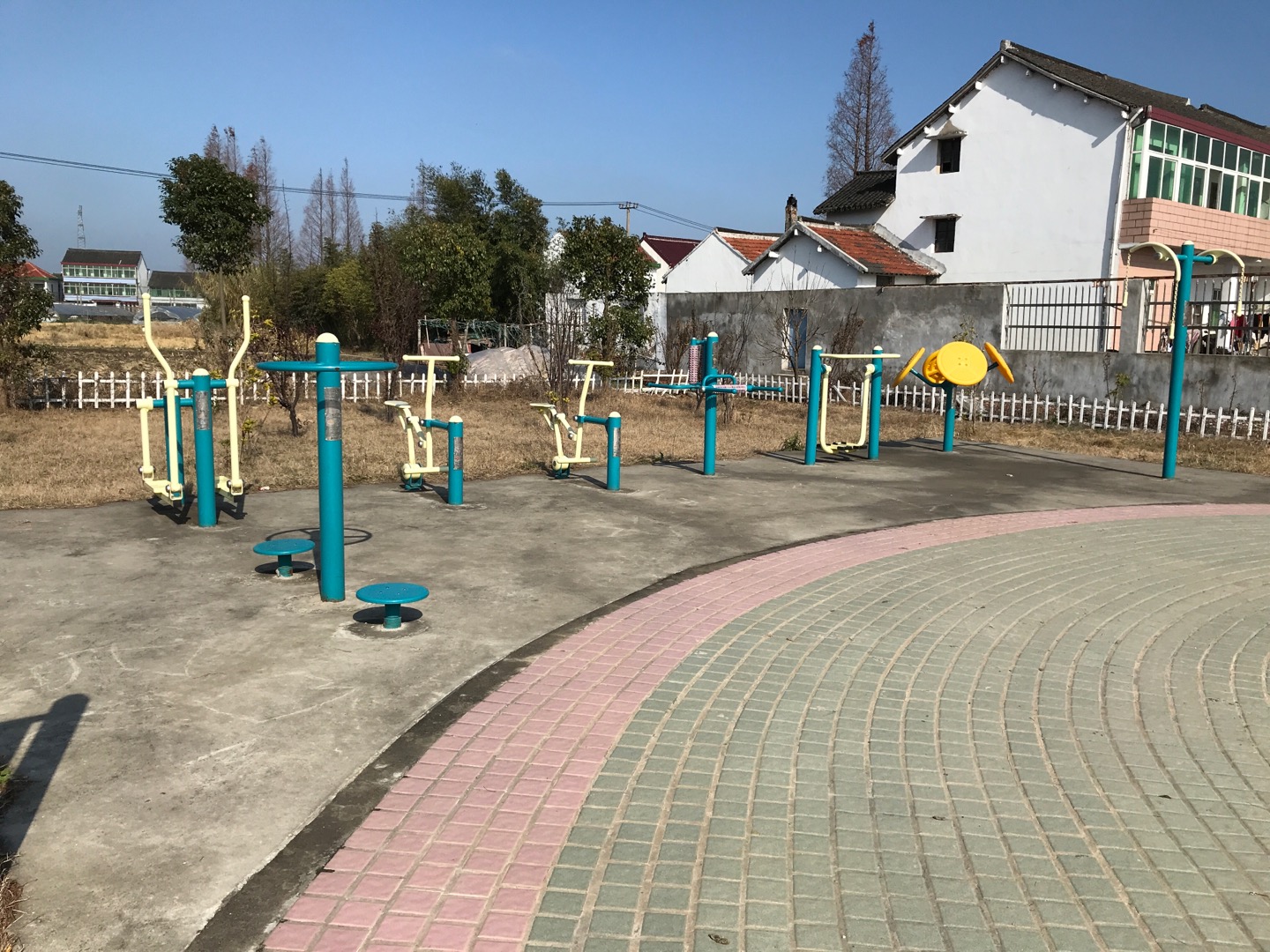 衛(wèi)通村6組益智健身點