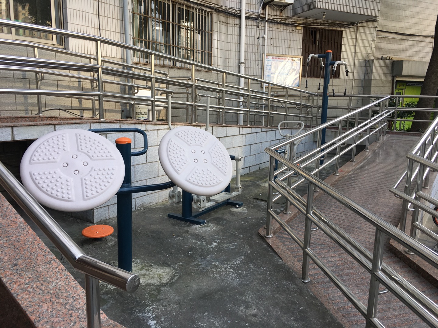 靜安區(qū)北站街道海昌居委健身點(diǎn)（ 曲阜西路268號）