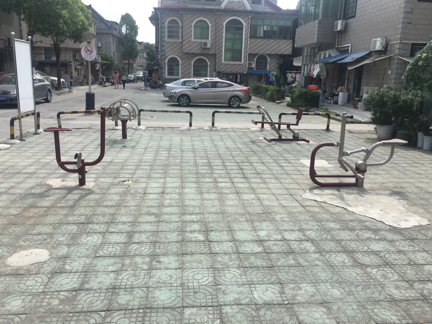 興聯(lián)周家小區(qū)益智健身點
