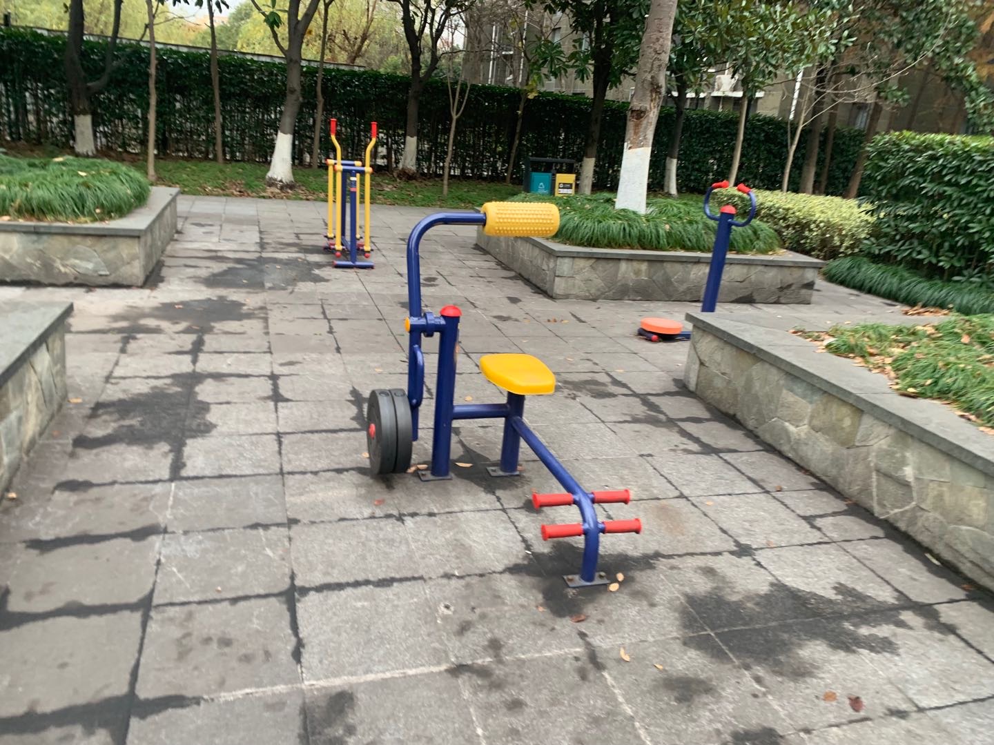 腹背鍛煉器