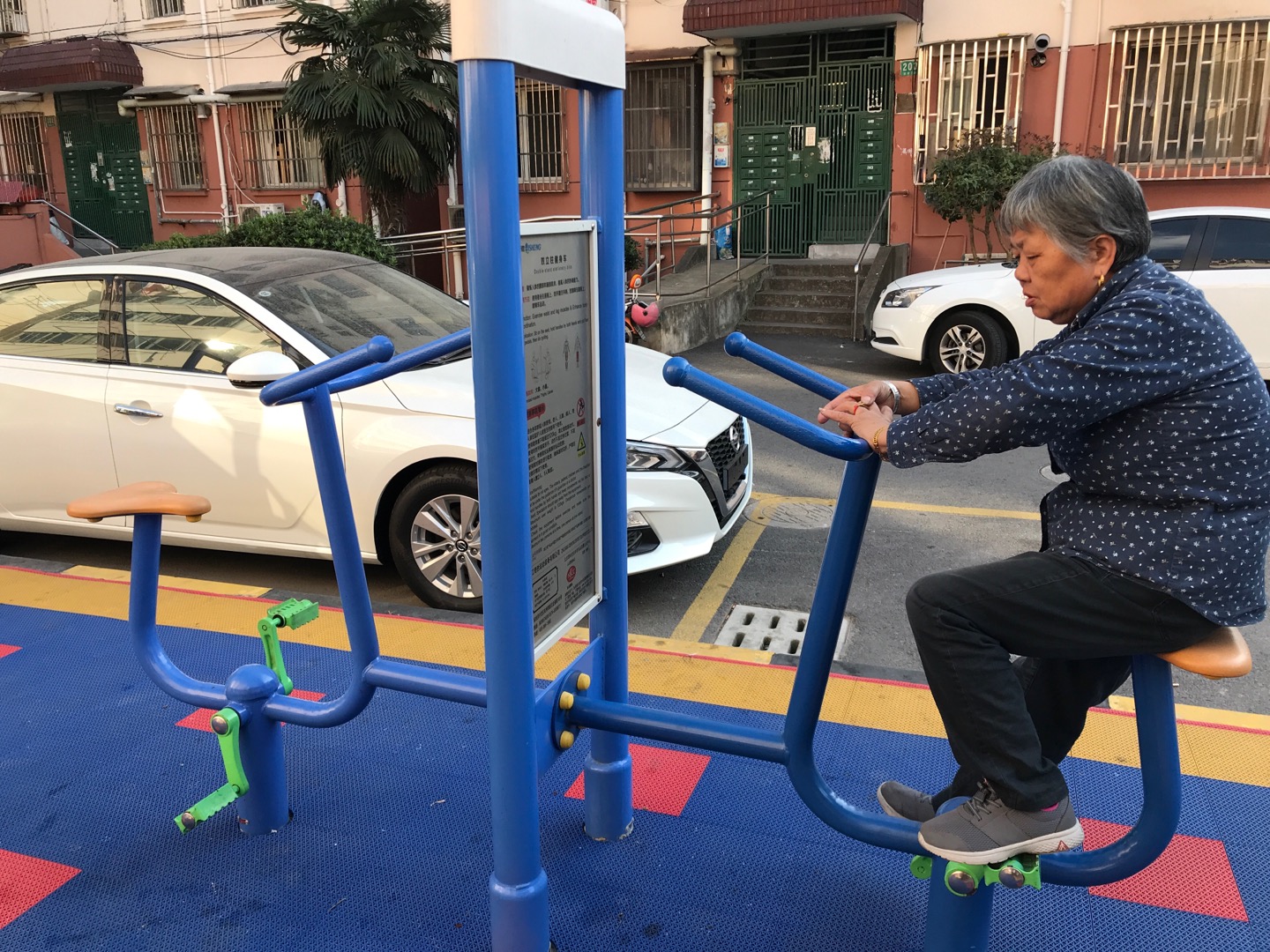 雙立柱健身車(chē)