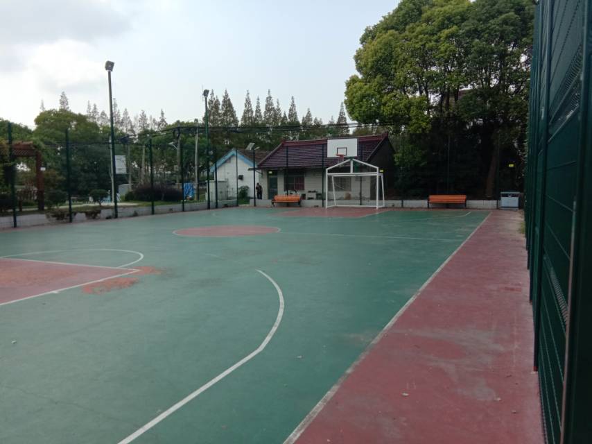 財貿(mào)村14隊籃球場