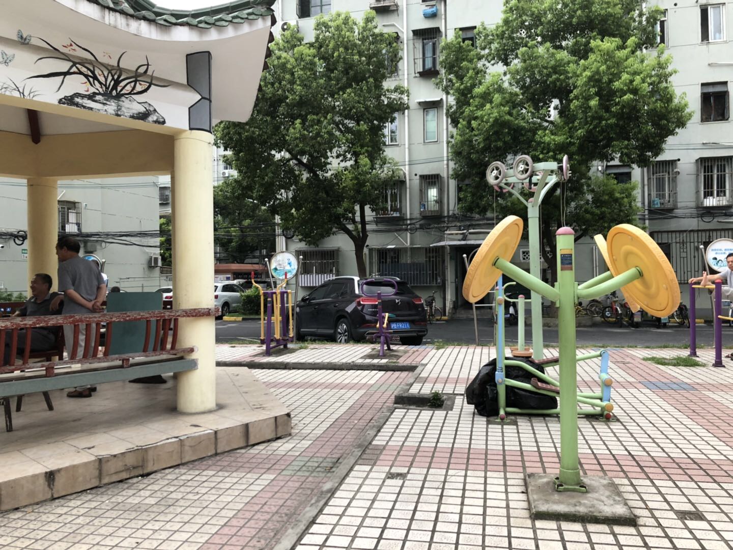逸仙一村三居委健身苑點