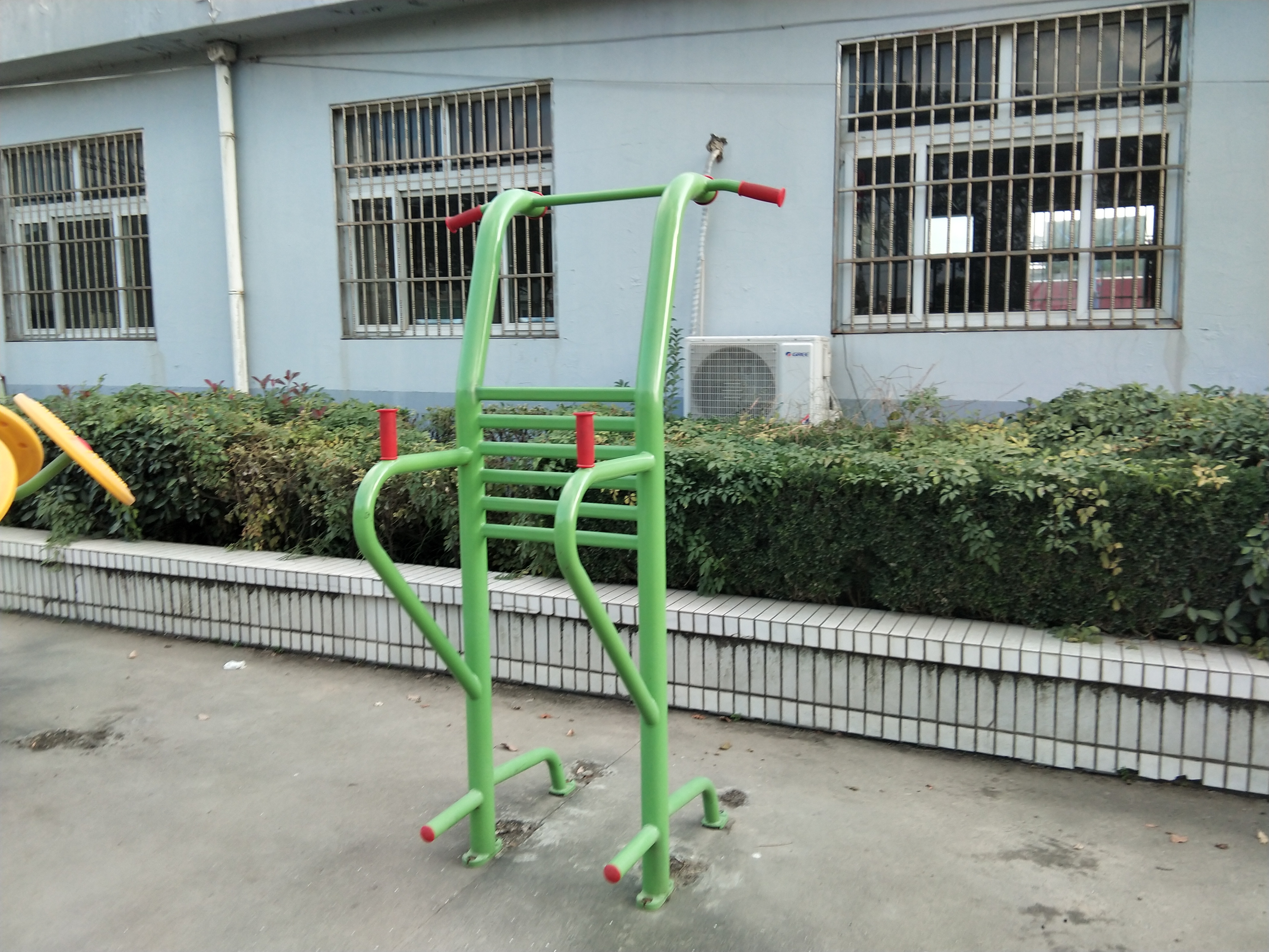 多功能訓練器