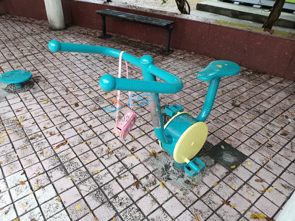 臥式健身車