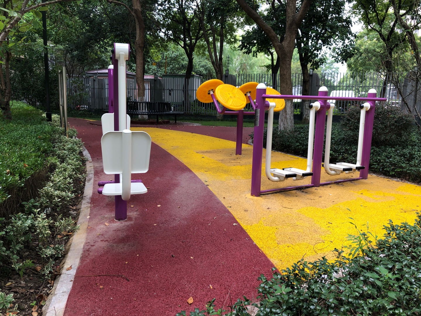 蓮花路西側健身步道1