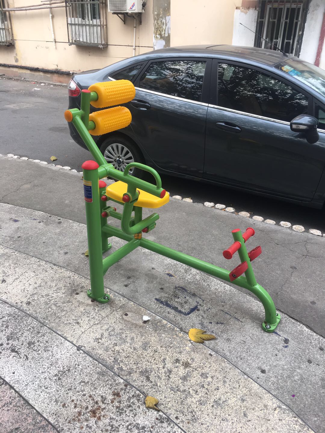 自重腹背鍛煉器