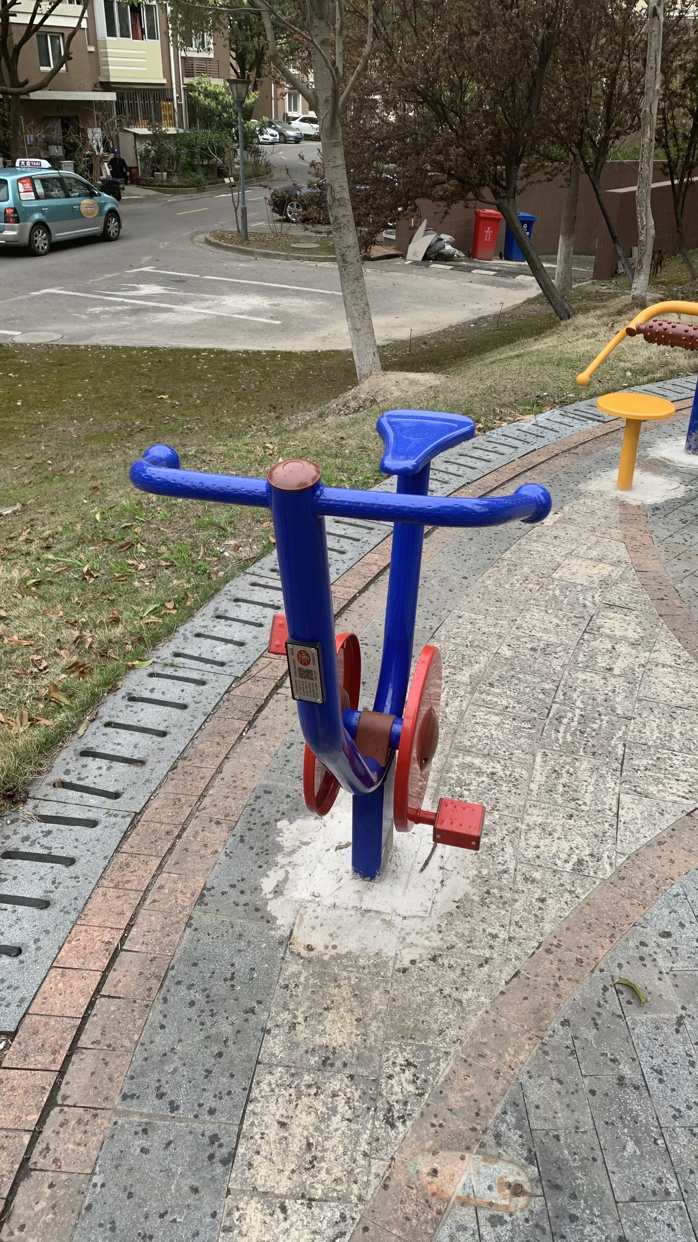 直立健身車