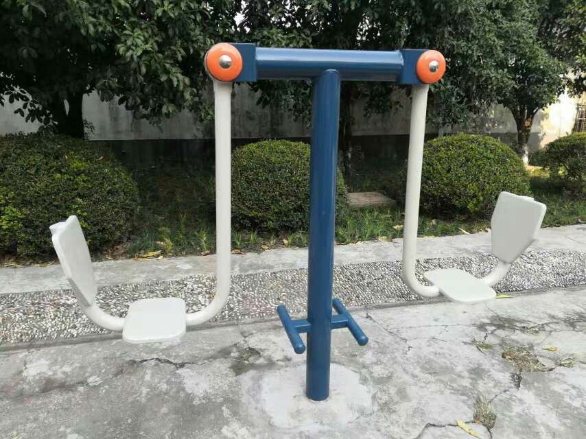 雙位坐蹬器