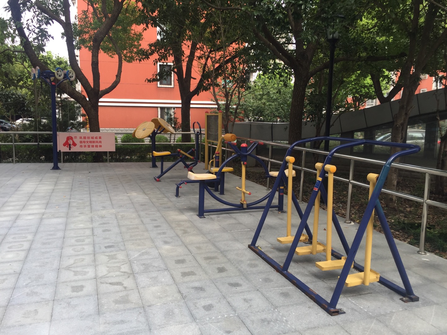南翔鎮(zhèn)德華社區(qū)古猗園路658弄健身點