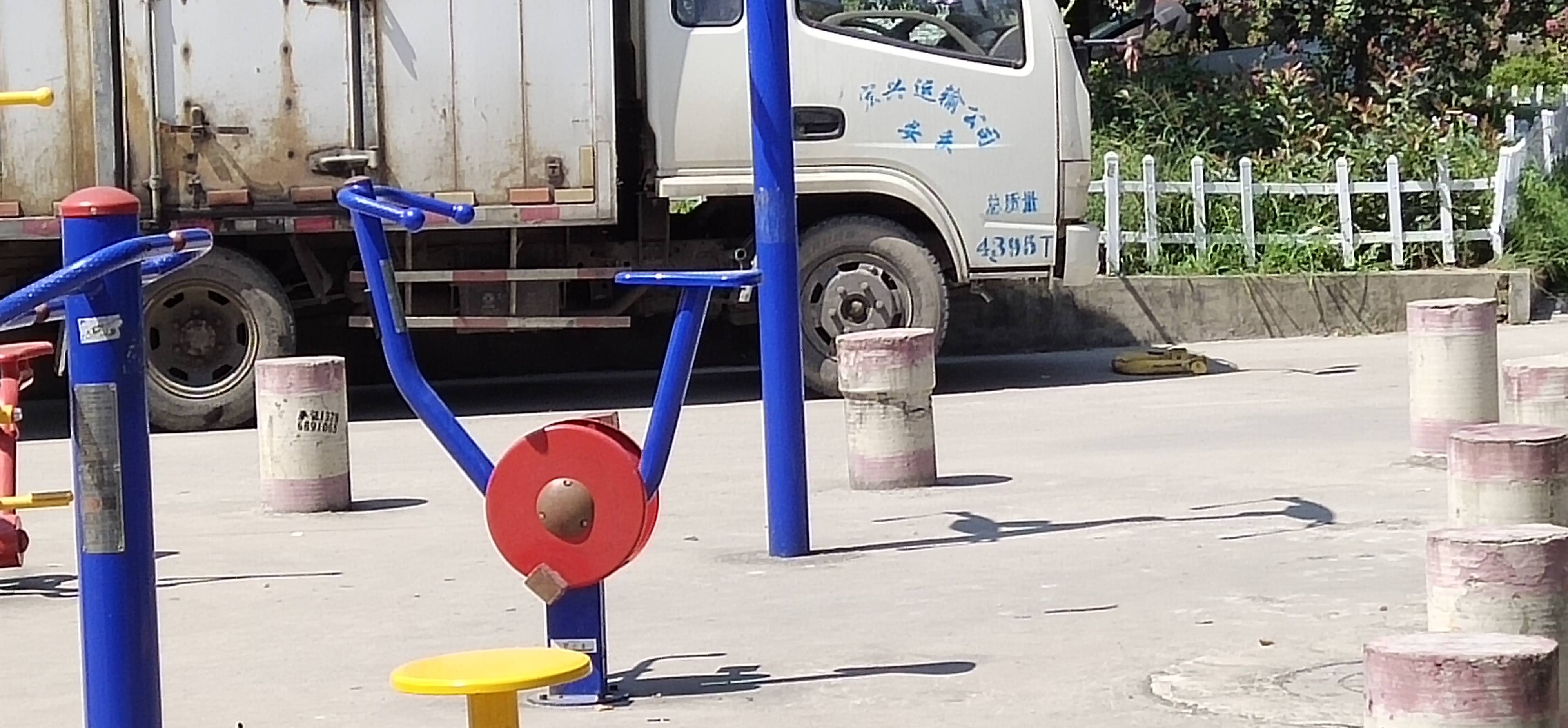 直立健身車
