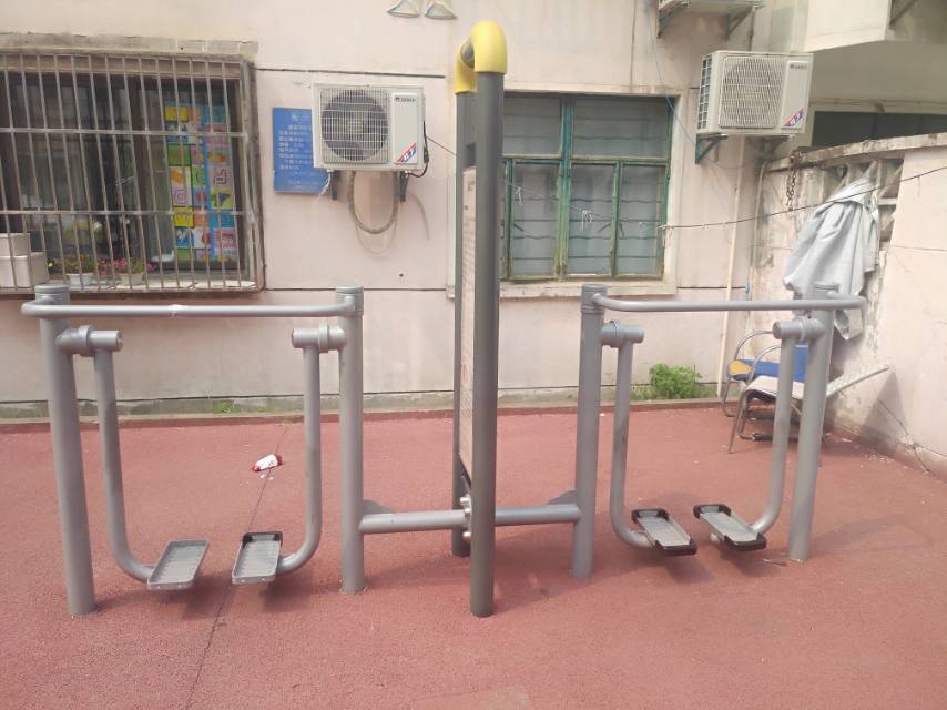 雙位太空漫步機