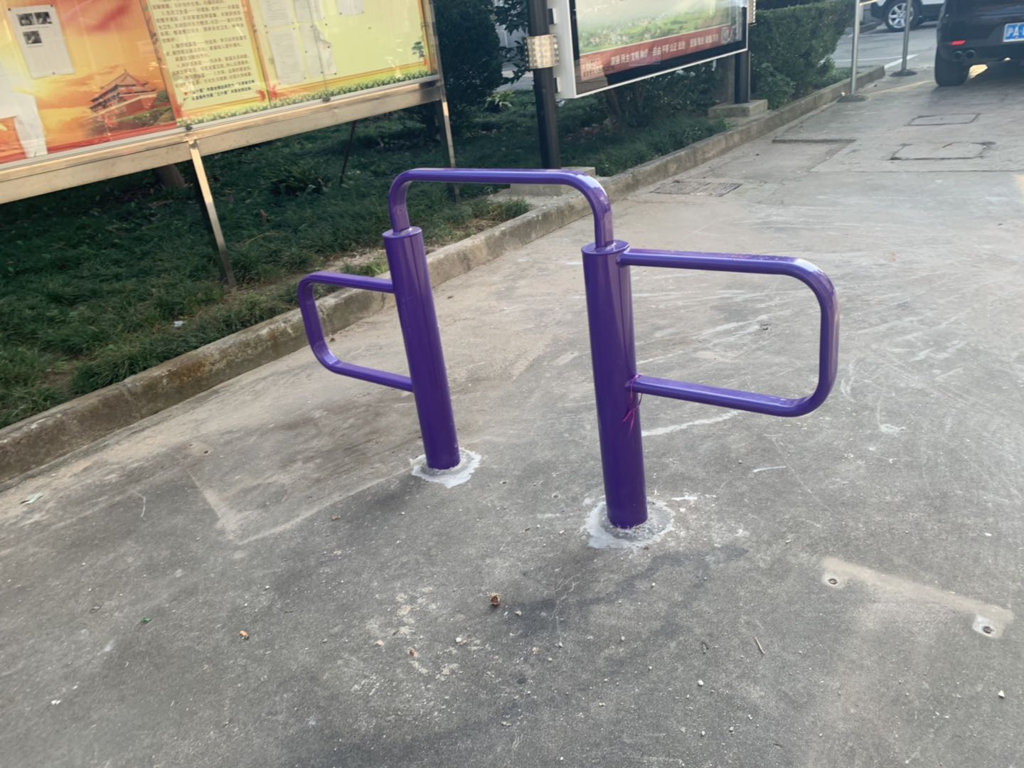 彈振壓腿器