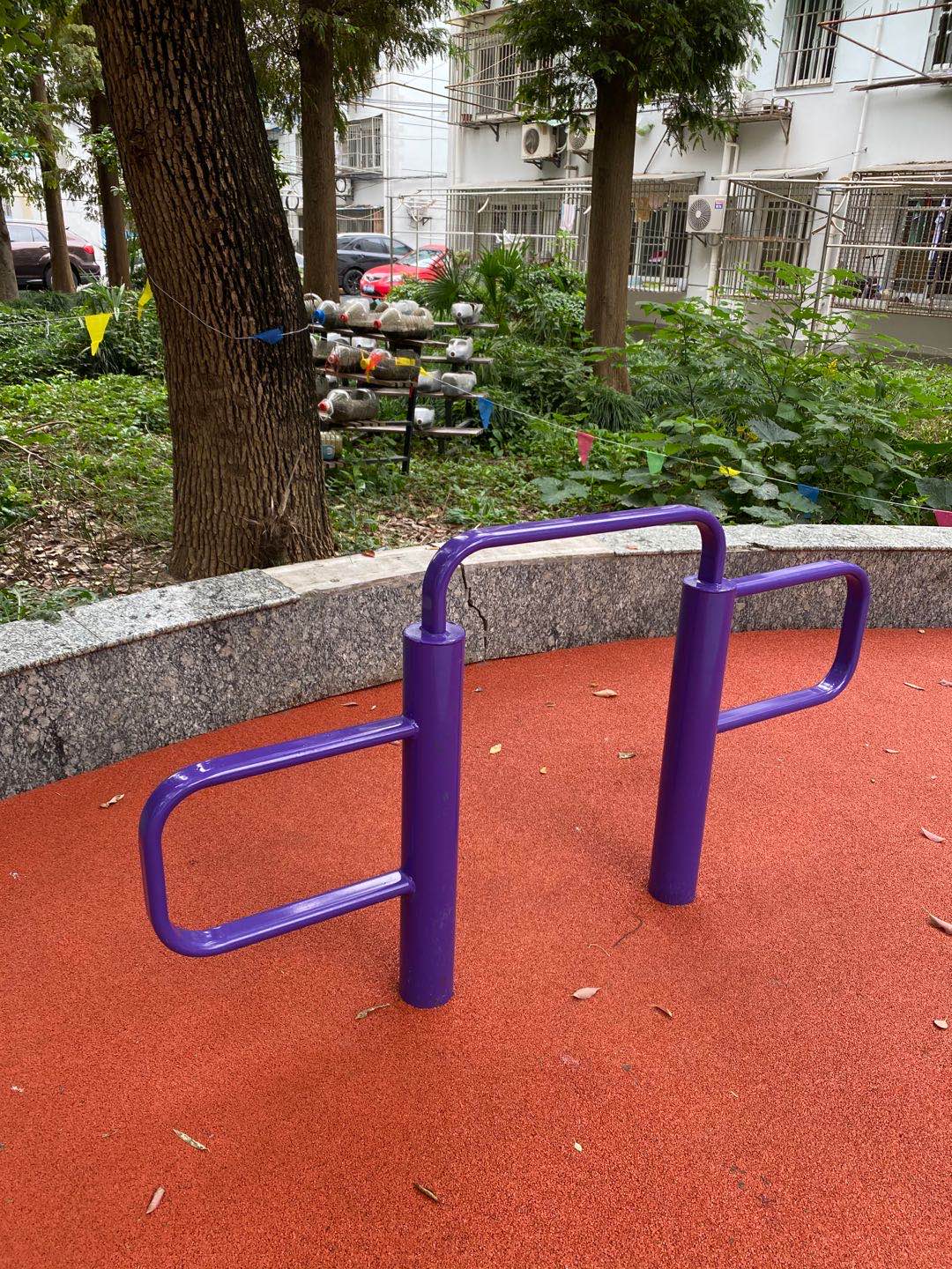 彈振壓腿器