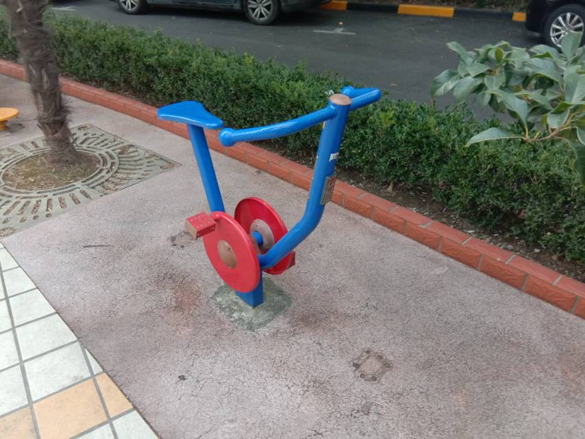 直立健身車