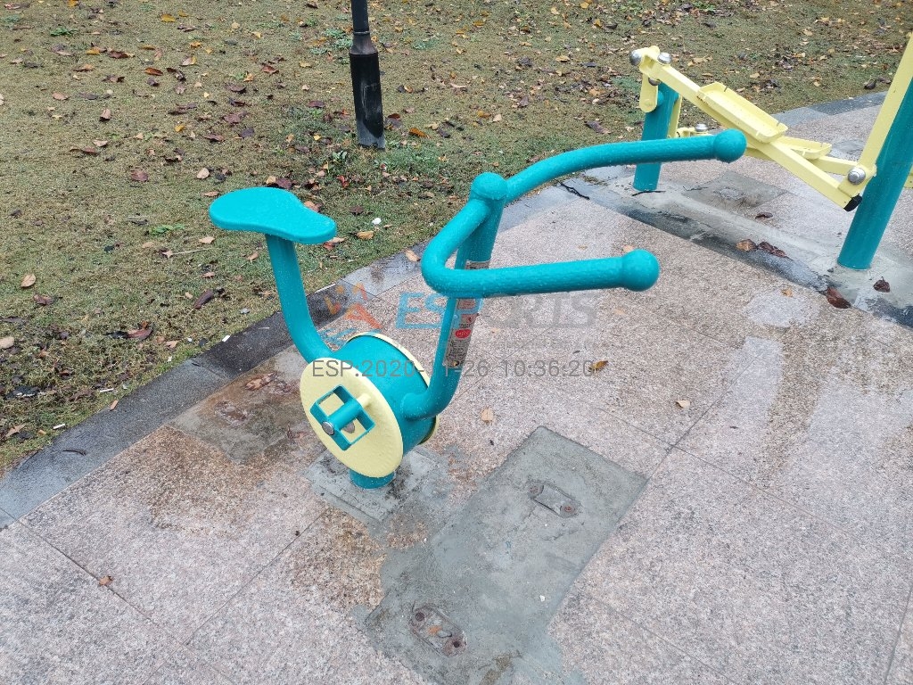 臥式健身車