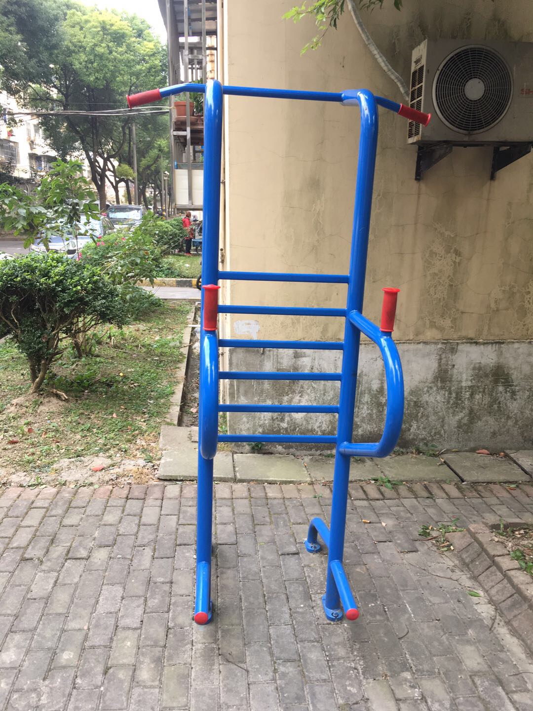 多功能訓練器