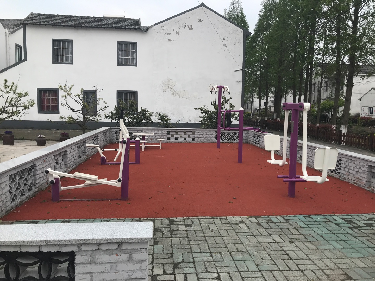 新浜鎮(zhèn)林建村查家浜老年活動(dòng)室益智健身點(diǎn)