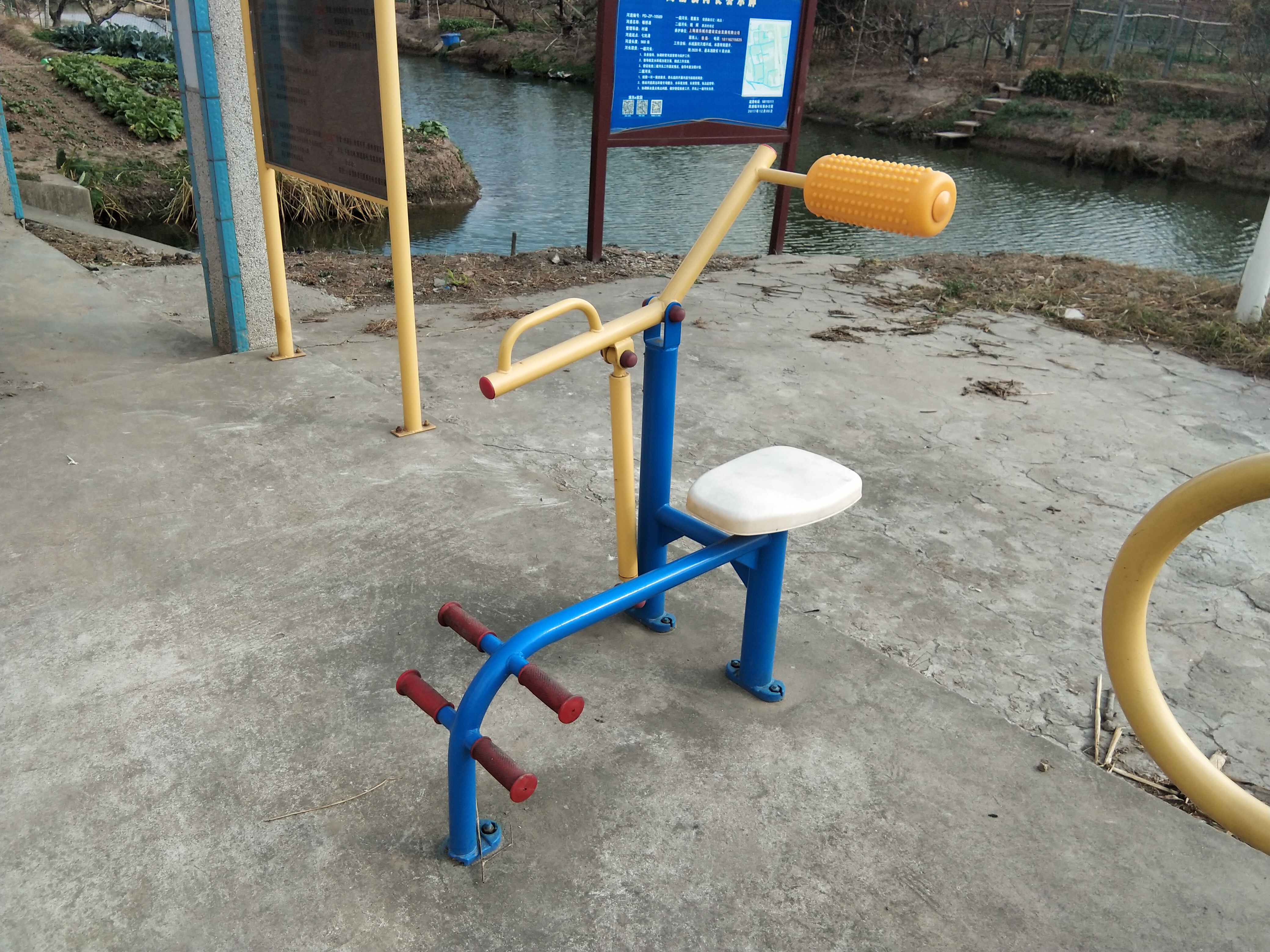 腹背鍛煉器