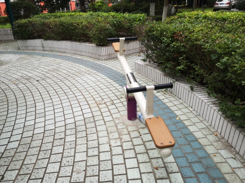 兒童蹺蹺板