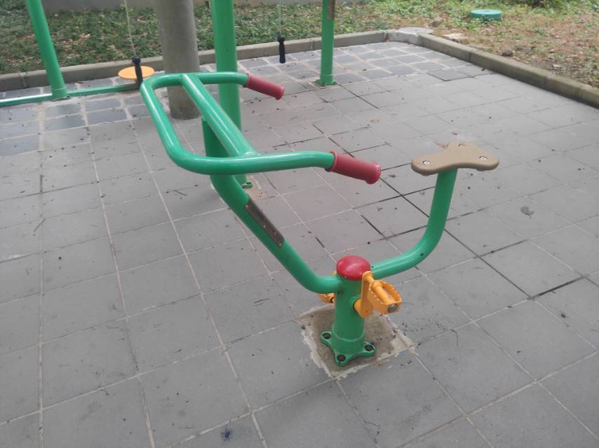 直立健身車