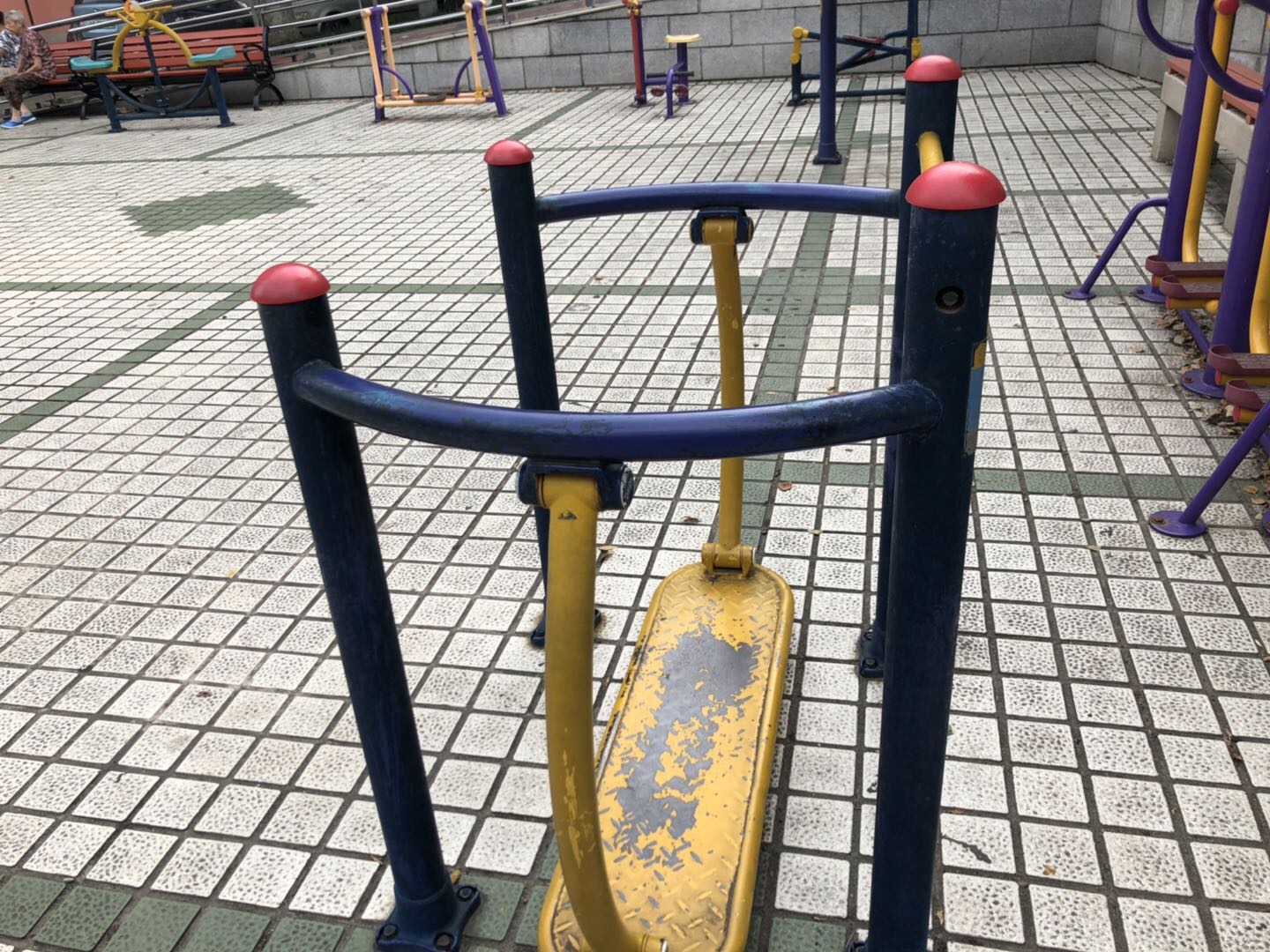 晃板健身器