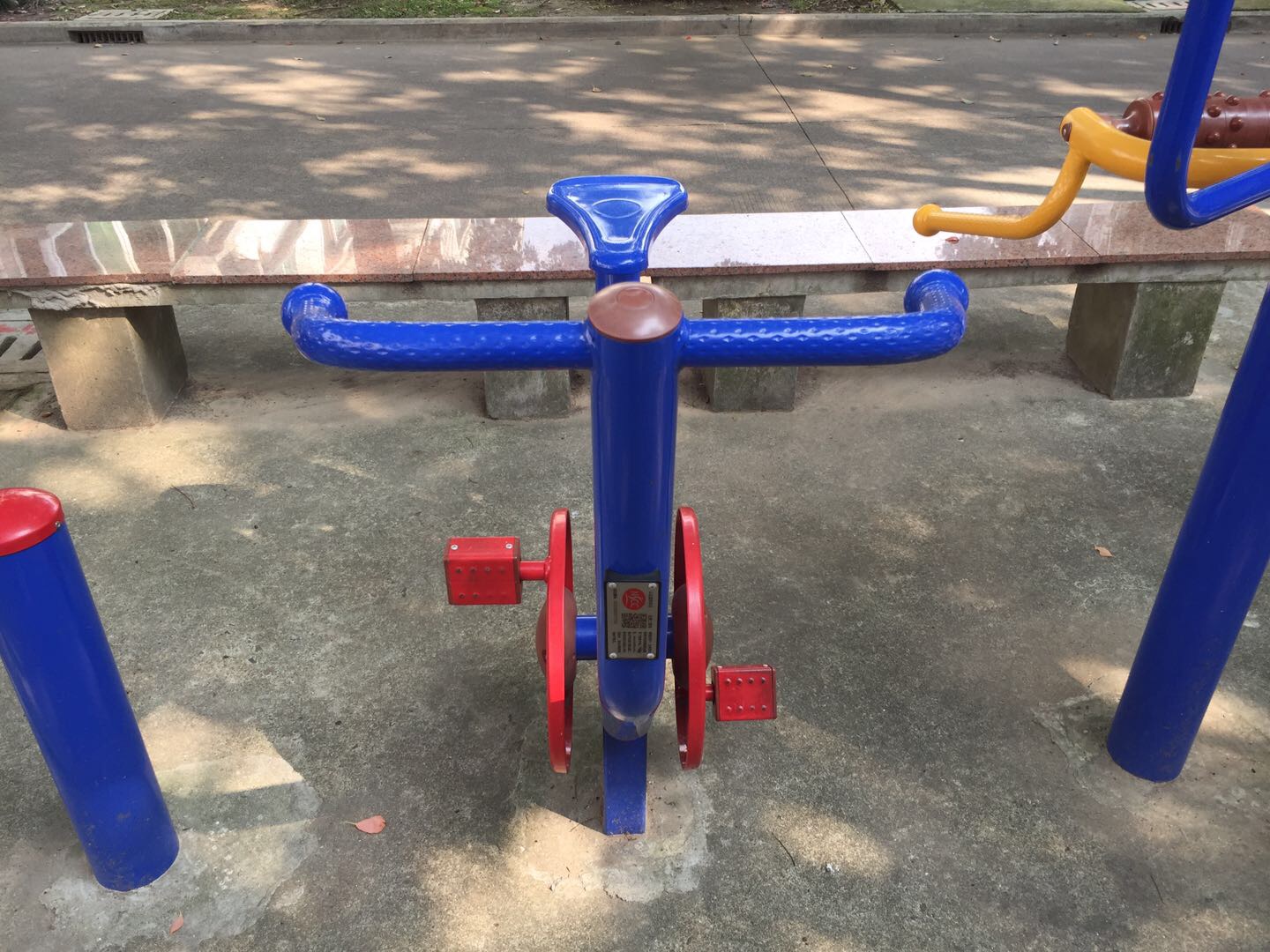 直立健身車