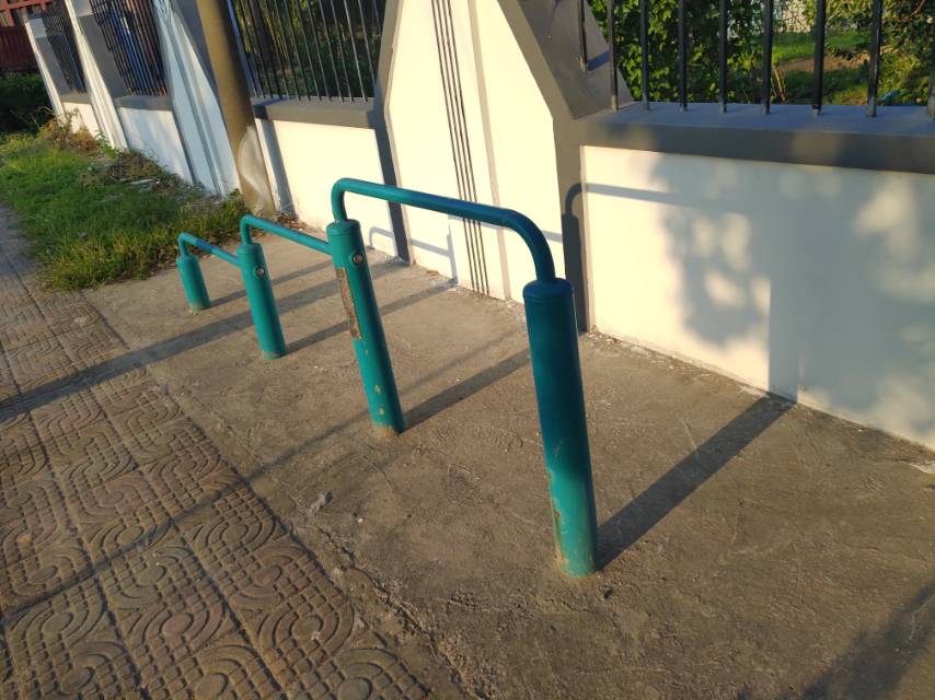 彈震壓腿器