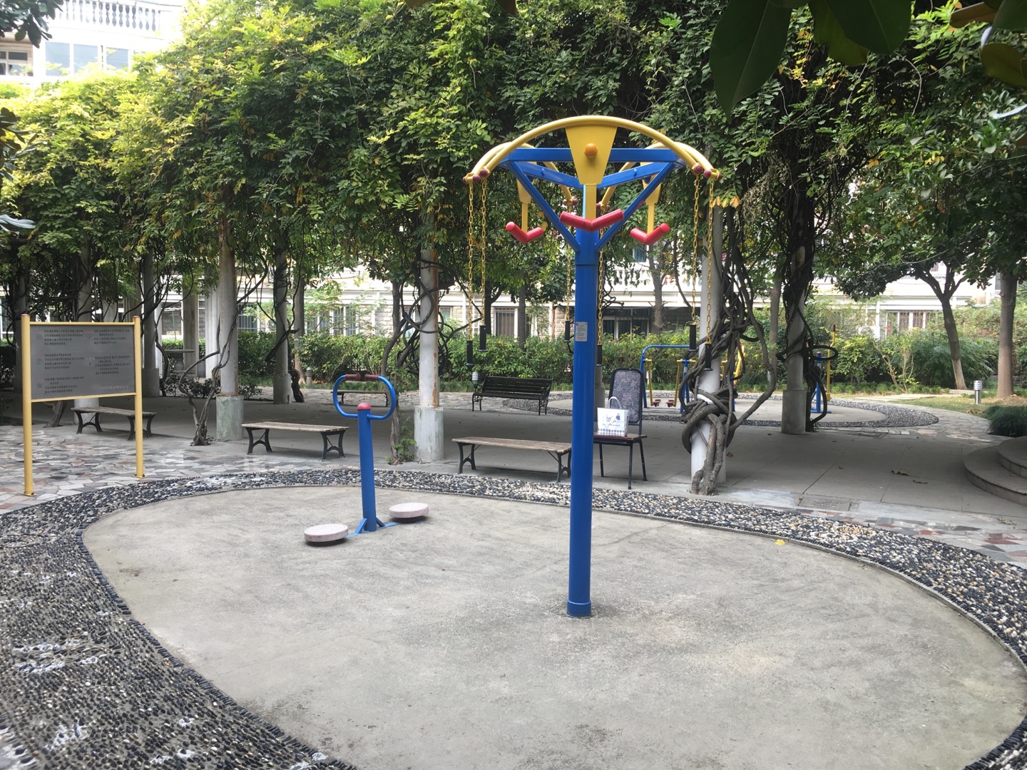 蝶戀園小區(qū)健身點