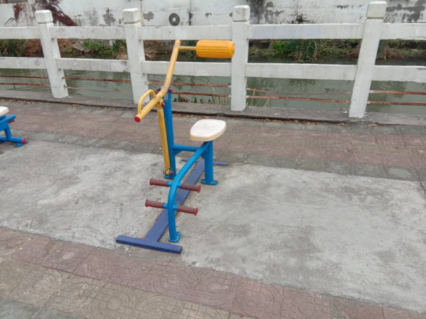 腹背鍛煉器