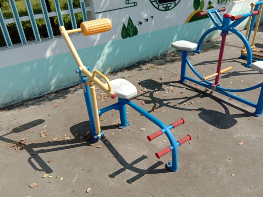腹背鍛煉器