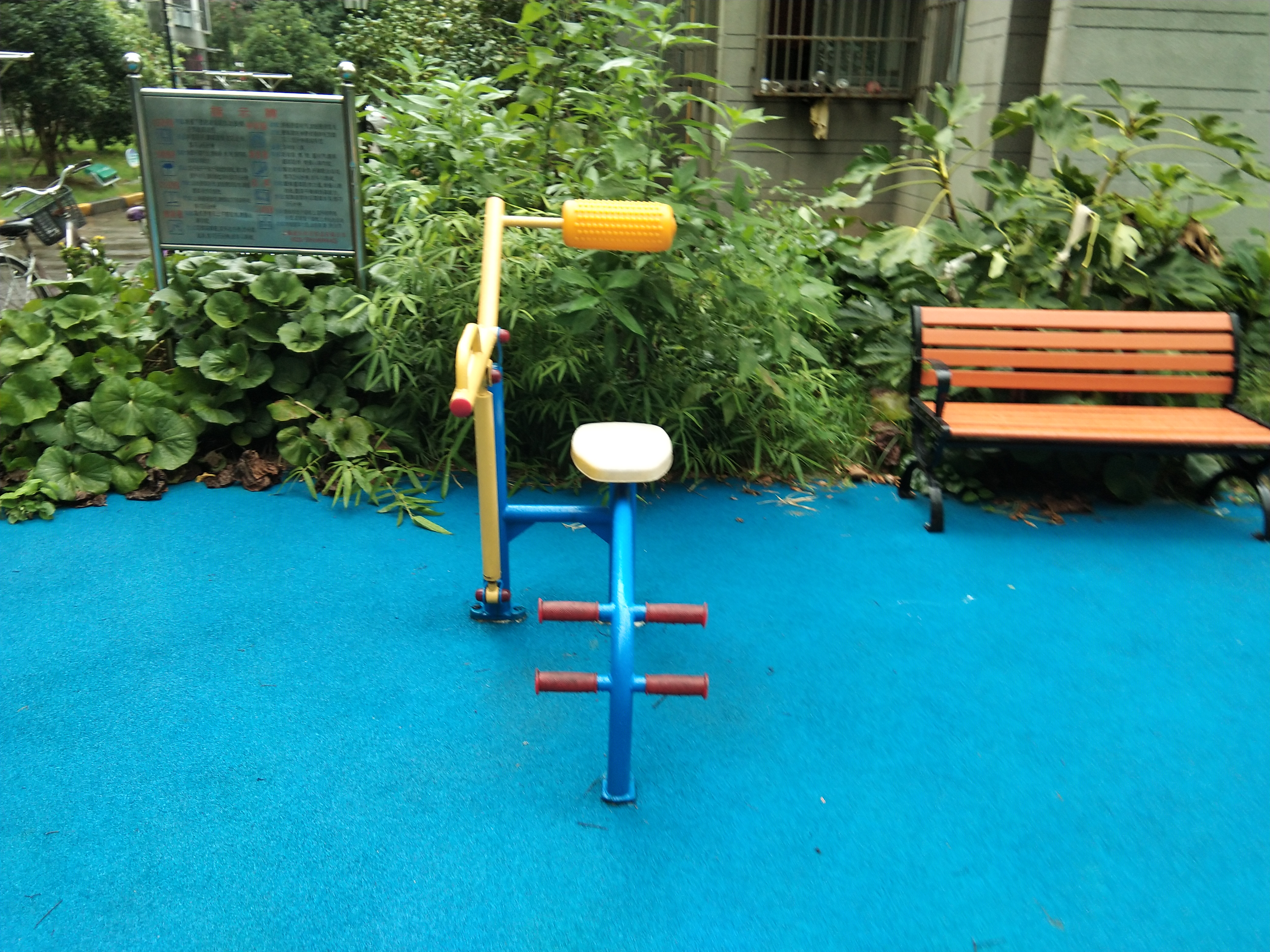 腹背鍛煉器