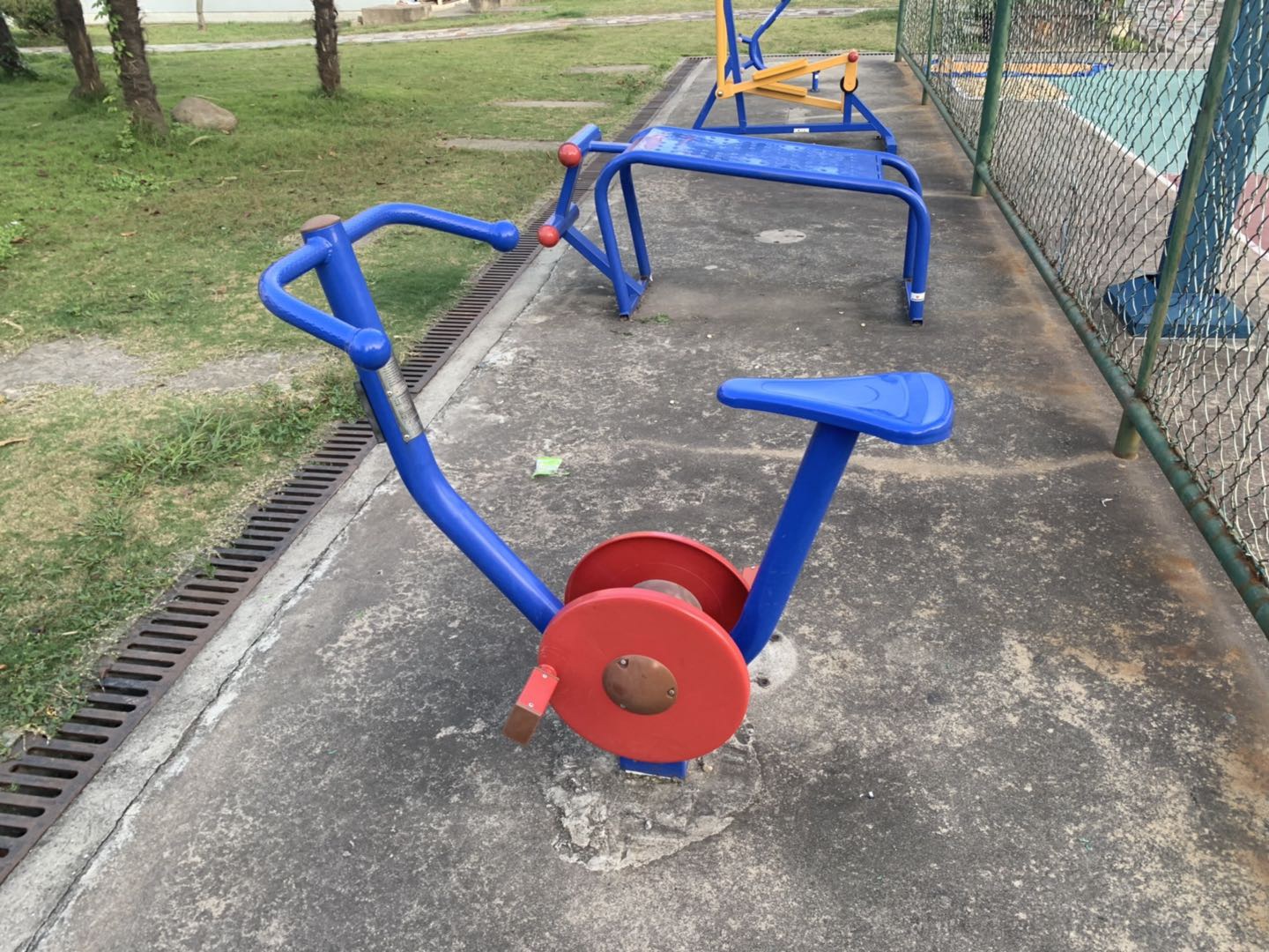 直立健身車