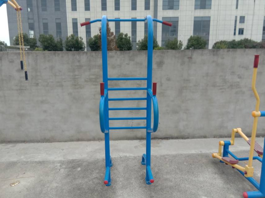 多功能訓練器