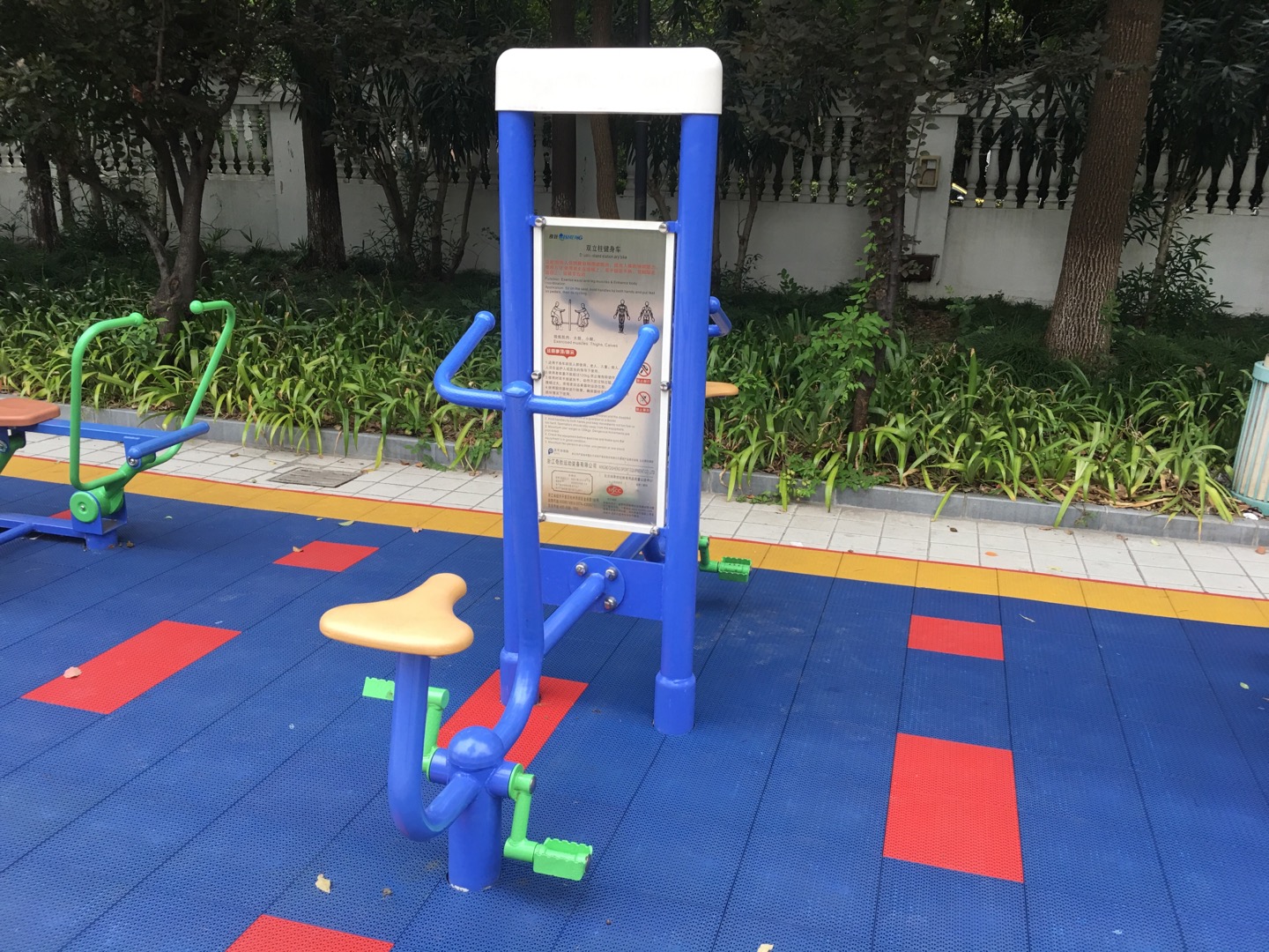 雙立柱健身車(chē)
